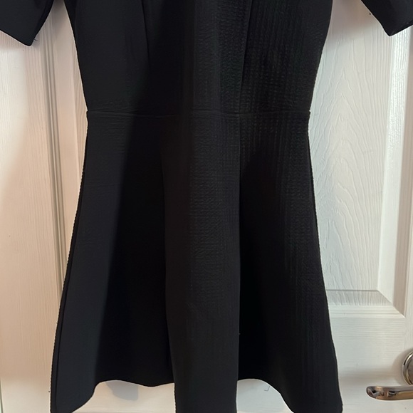 Black short sleeve v neck dress from hollister - Picture 4 of 4